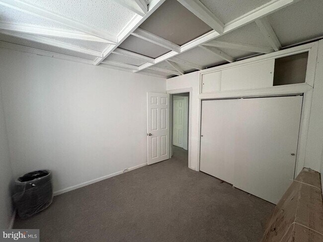 Building Photo - 6619 Blakemore St