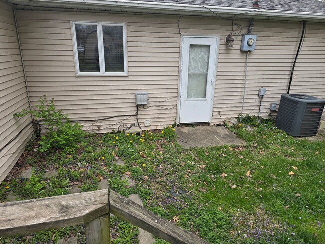 Building Photo - 3 Bedroom 2 Bathroom for $1350.00