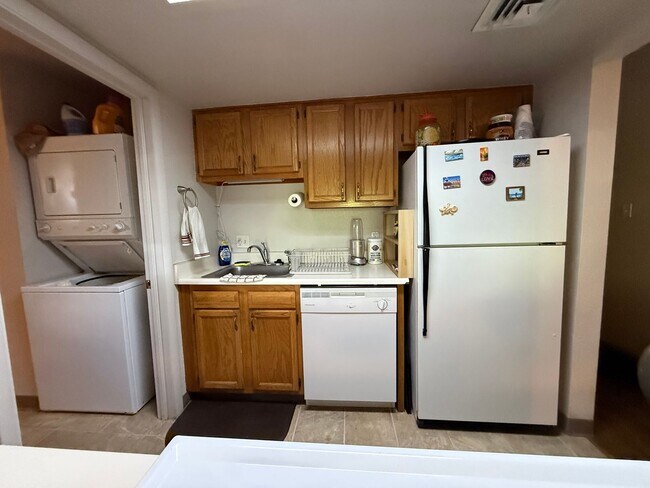 Building Photo - 228 Auburn Dr