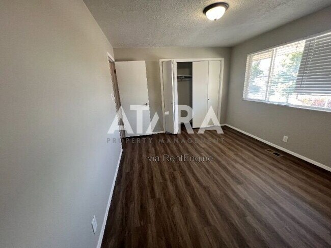Building Photo - 5875 Highland Dr