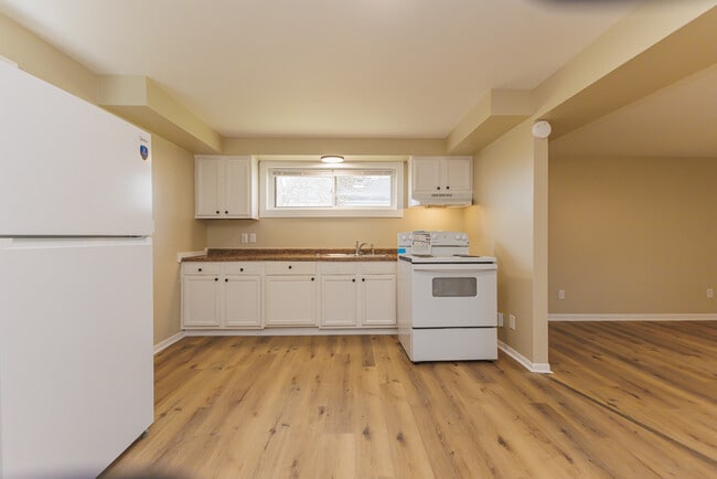 Building Photo - 4609 S Madison St