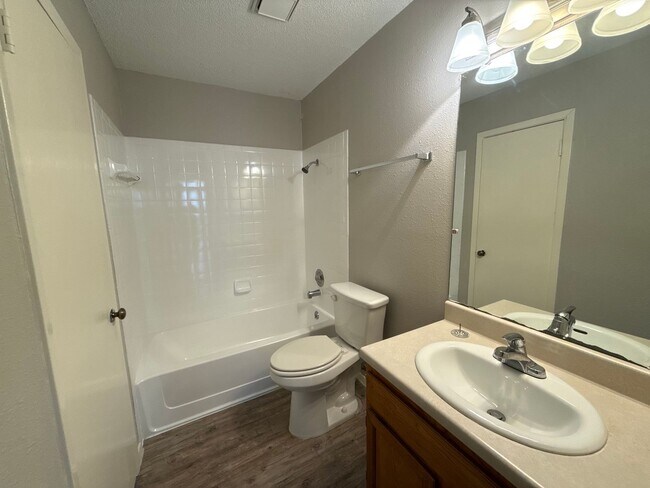 Building Photo - 510 Willowbend Cove