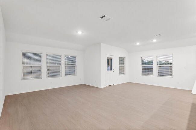 Building Photo - 161 Keefer