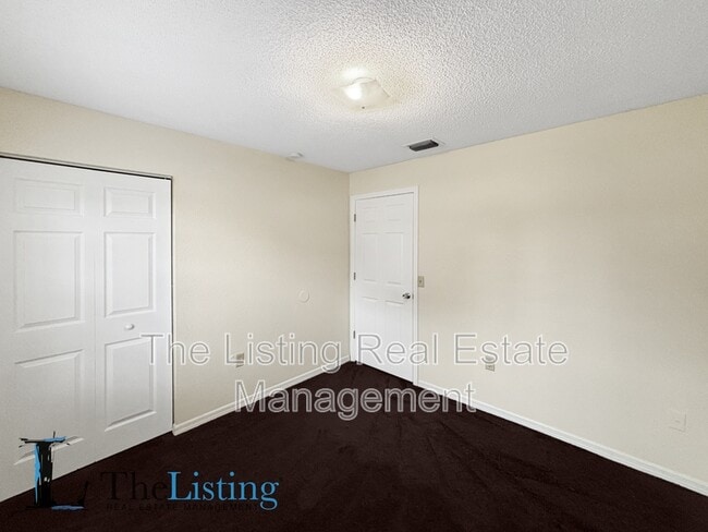 Building Photo - 5653 Viburnum Ct