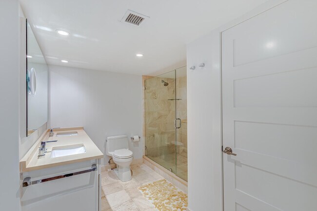 Building Photo - 5510 N Ocean Dr