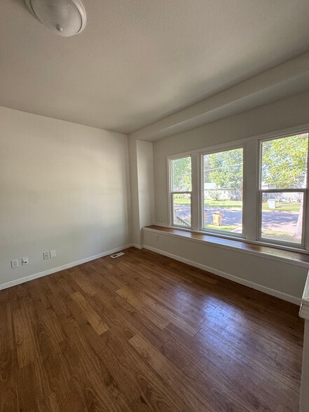 Building Photo - 123 7th St NW