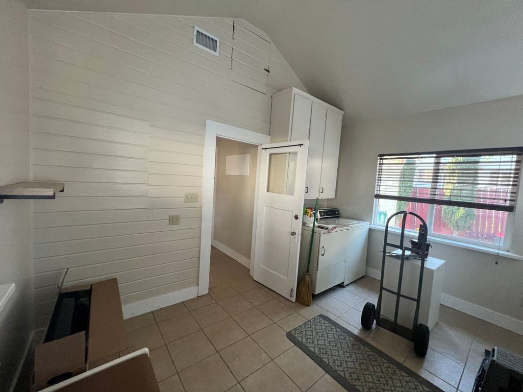 Building Photo - 314 S Arroyo Seco St