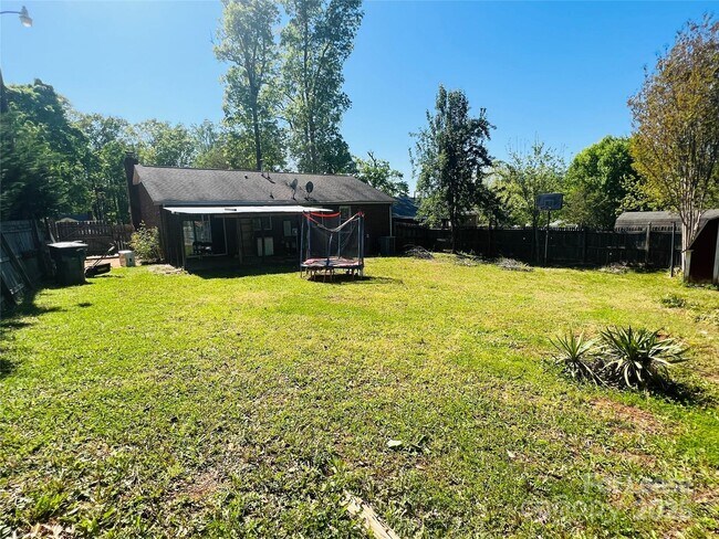 Building Photo - 9712 Stillwater Ln