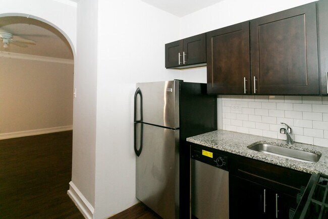 Building Photo - 6748 N Ashland Ave