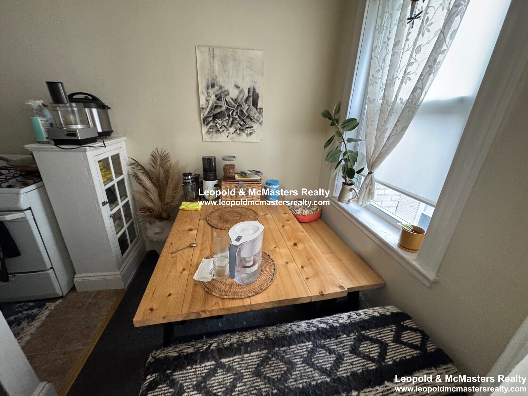 Building Photo - 156 Kelton St