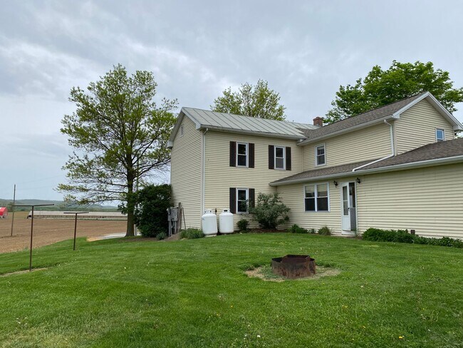 Building Photo - Coming soon! 4 Bedroom Farmhouse for Rent ...