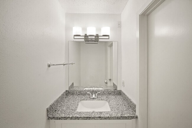 Building Photo - 3987 Tanglewilde St