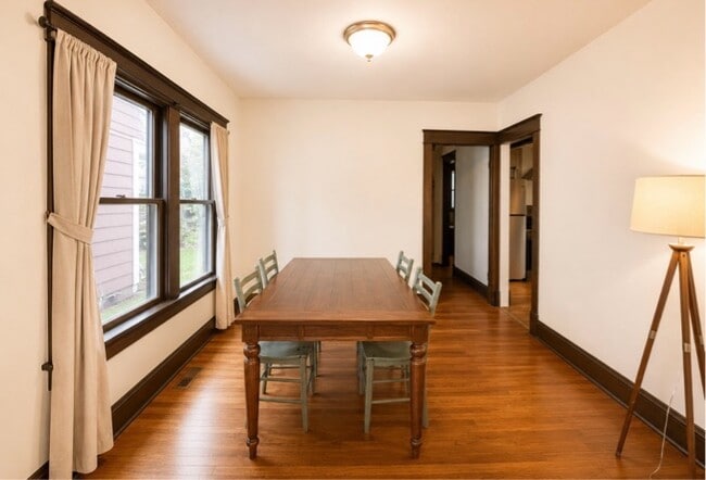 Building Photo - 99 Custer St