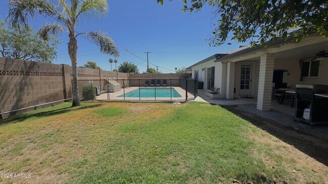 Building Photo - 6708 E Monte Vista Rd