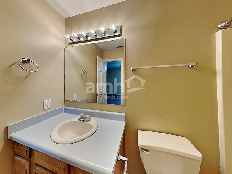 Building Photo - 748 Franklin Lakes Blvd