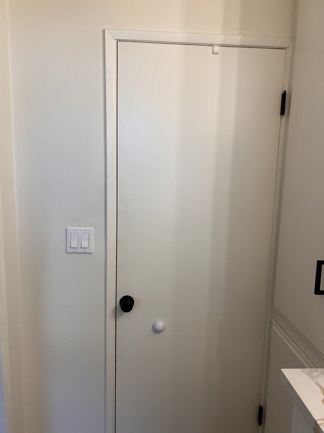 Building Photo - 7010 Jordan Ave