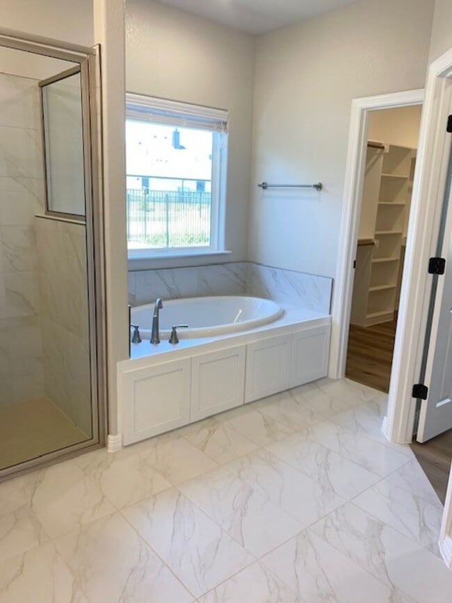 Building Photo - Beautiful Home located in Shannon Creek