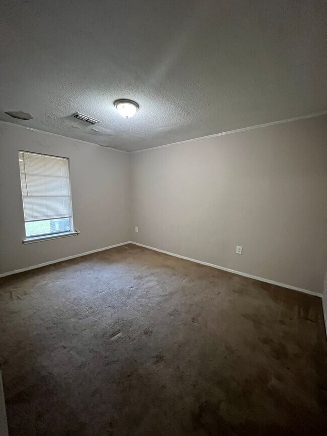 Building Photo - 2973 Moorcroft Dr