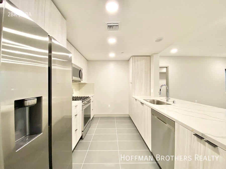 Building Photo - 1532 Brockton Ave