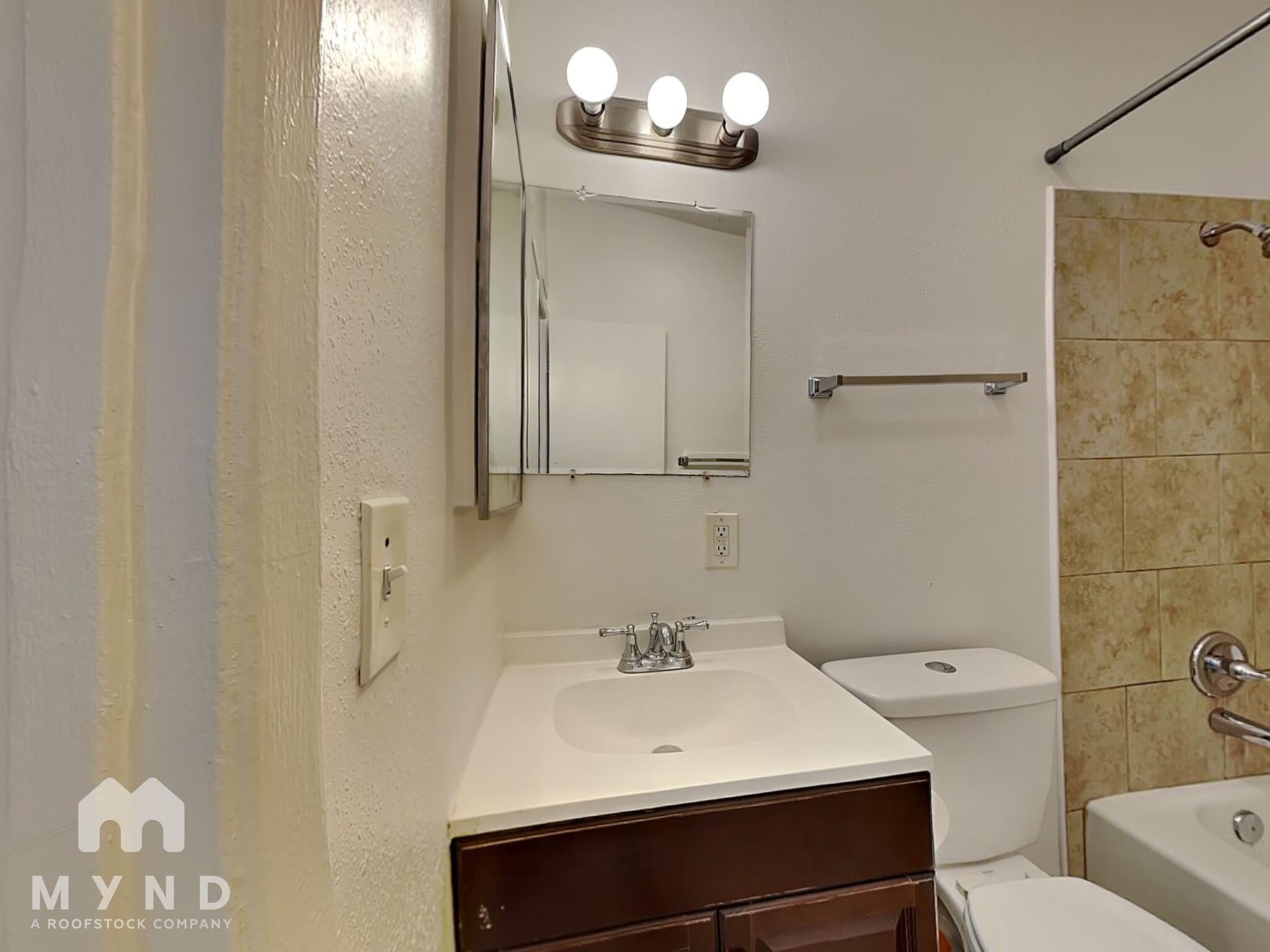 Building Photo - 10435 N 11th Ave