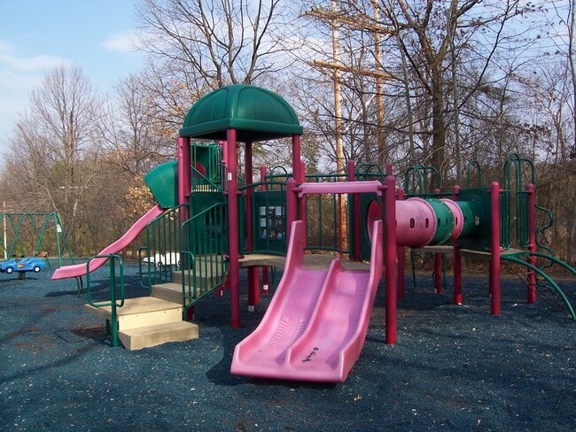 Building Photo - 3 Level Townhome- Odenton, MD