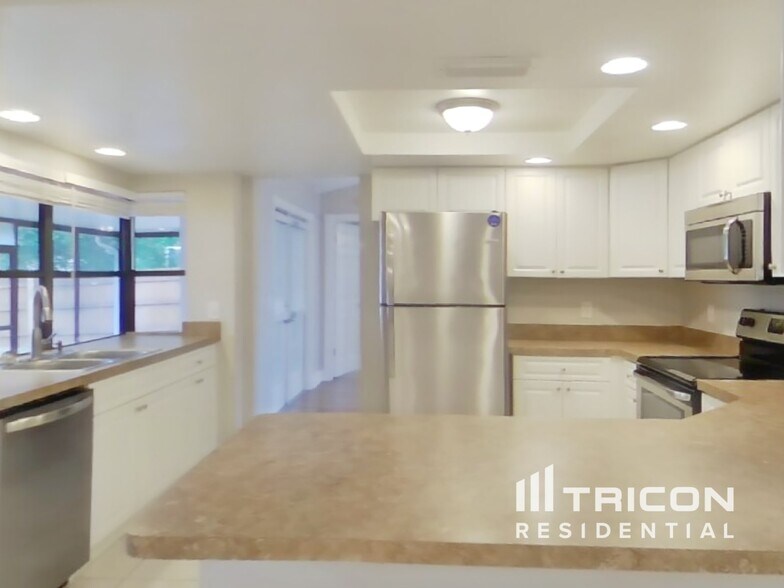 Building Photo - 8201 Golden Bear Loop