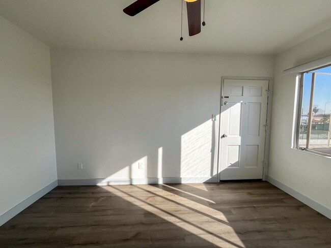 Interior Photo - 5919-5925 Crenshaw Blvd