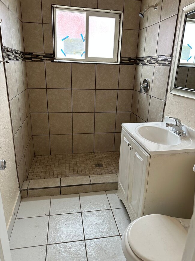 Building Photo - Great 1 Bed 1 Bath located near NMSU