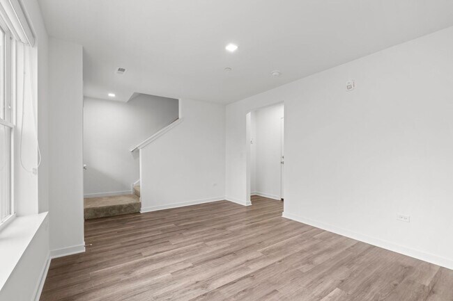 Building Photo - 103 E Crystal Lake Ave