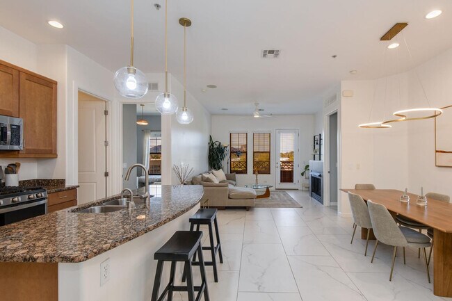 Building Photo - 7291 N Scottsdale Rd