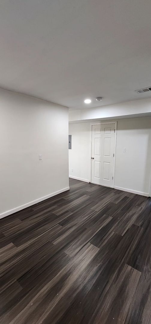 Building Photo - Newly Renovated 3-Bedroom Apartment in Pen...