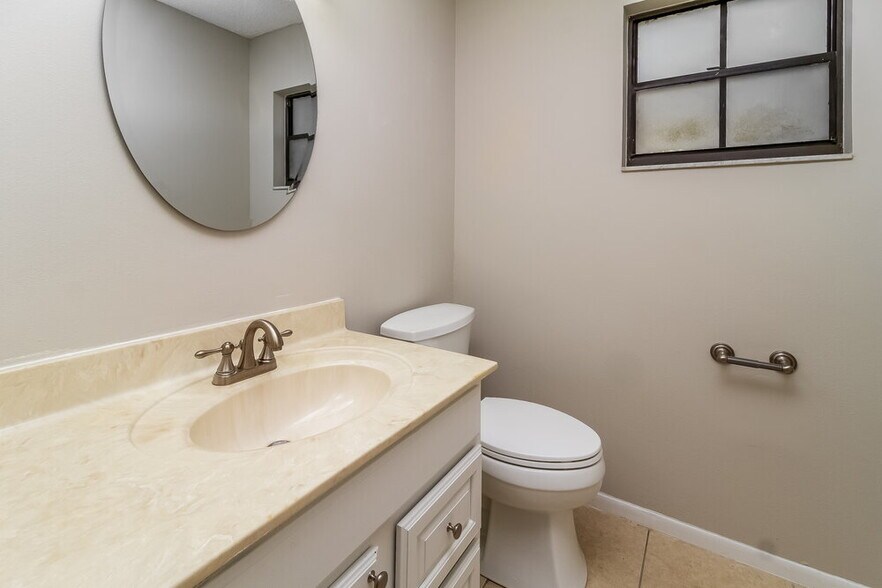 Building Photo - 1240 Crossfield Dr
