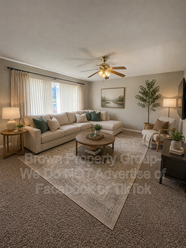Building Photo - 1536 Rossmore Dr