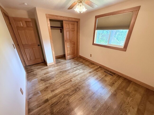 Building Photo - Beautiful 4 Bed, 2 Bath Single Family Home 2 Attached Car Garage and Laundry In Unit!