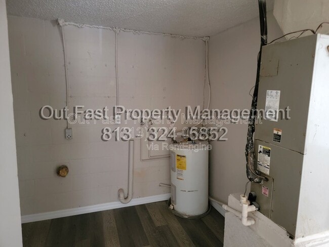 Building Photo - 8400 Sunnydale Dr