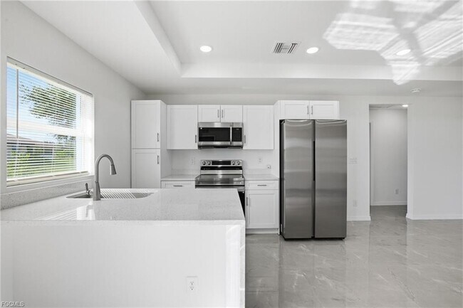 Building Photo - 416 Pinehurst Ave