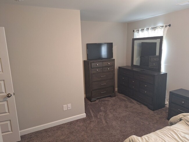 Building Photo - Beautiful Five Bedroom Home Located in Northeast Columbia!