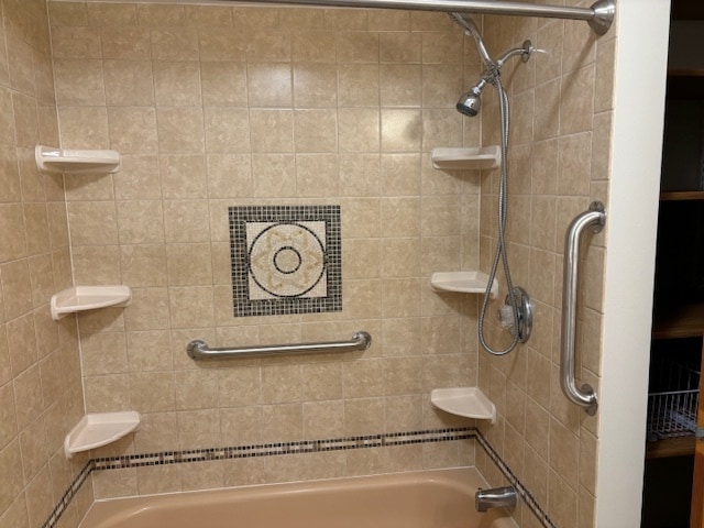 Main Bath Tiled Shower/Tub - 409 Hill N Dale Cir