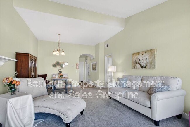 Building Photo - 30902 Club House Dr
