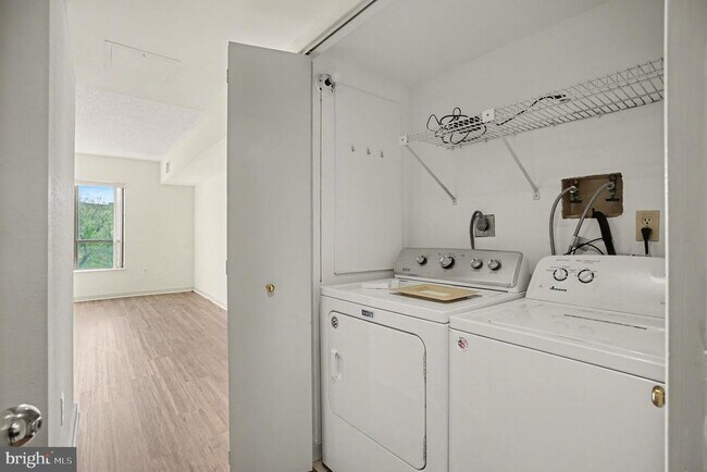 Building Photo - 100 Breyer Dr