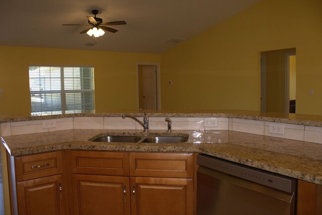 Building Photo - For Rent- 3 Bed 2 Bath