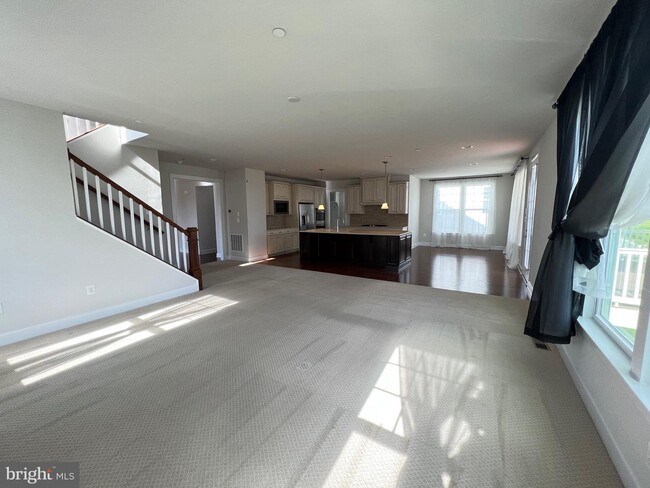 Building Photo - 8227 S Maple Lawn Blvd