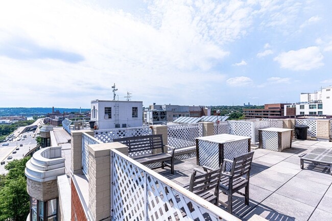 Building Photo - Beautiful One Bedroom in the Heart of Foggy Bottom| Water and Gas Included!