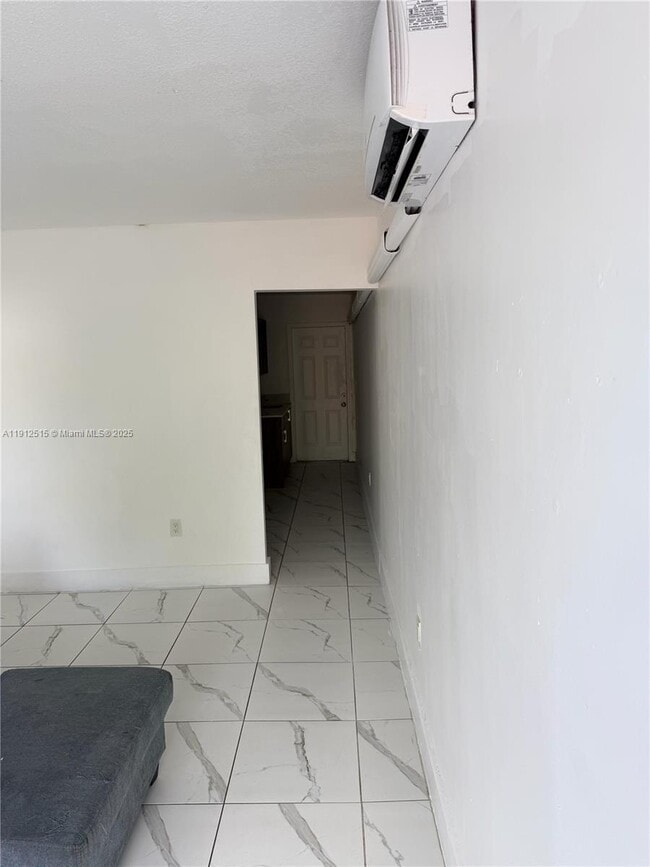 Building Photo - 1652 Madison St