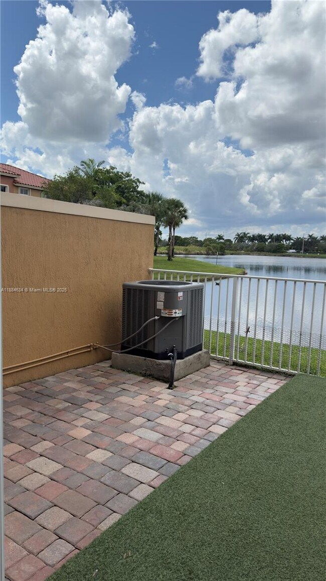 Building Photo - 924 SW 143rd Terrace