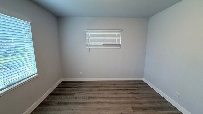 Building Photo - Pleasant Hill! Beautiful remolded 3 bedroom 1 bath single family home excellent neighborhood!