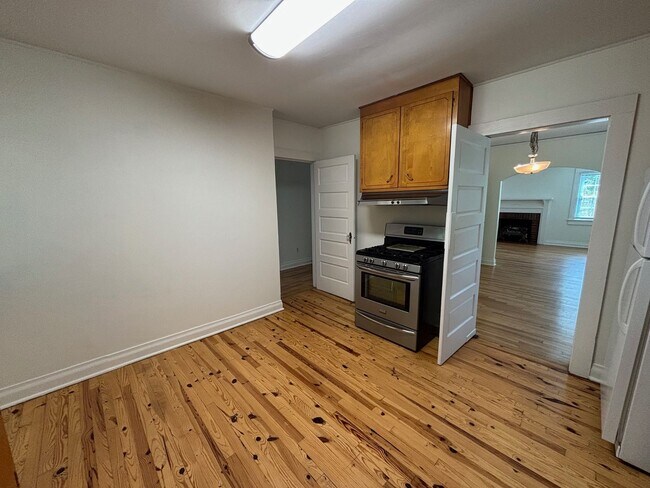 Building Photo - Charming 2 Bedroom 1 Bath House