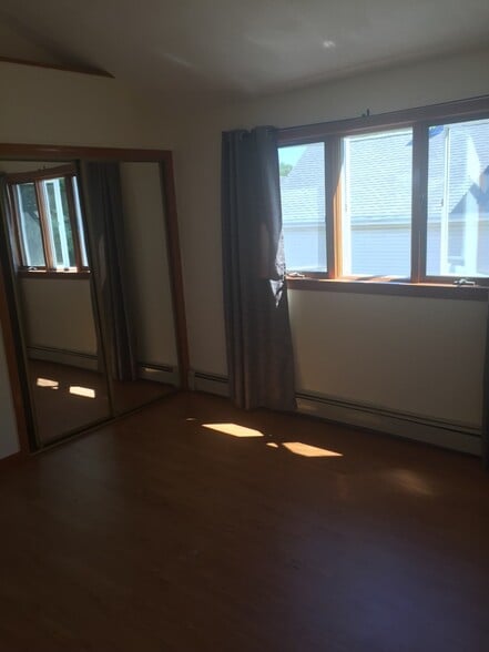 Building Photo - 42 Pond St