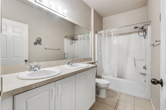 Building Photo - 2/2 Greens Condo at West End - Available July 10, 2026