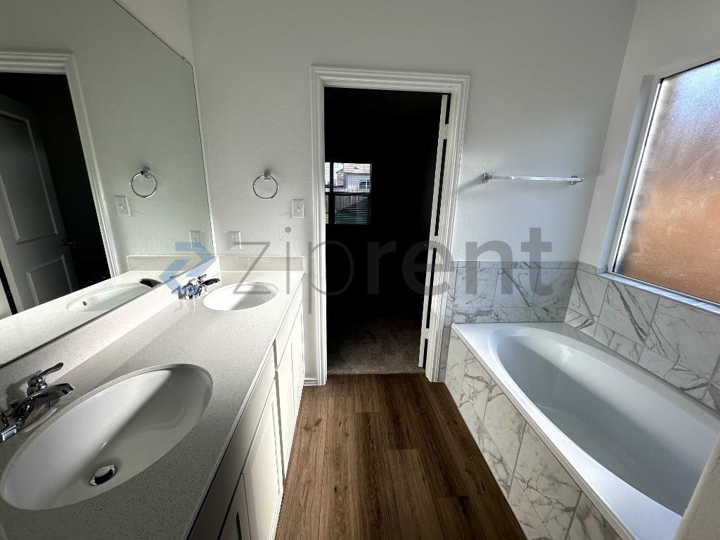 Building Photo - 303 Milliner Lp